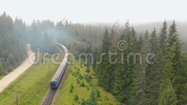 在喀尔巴阡山脉的火车过桥。